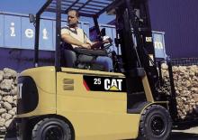 Frontstapler Elektro Caterpillar EP 25