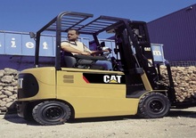 Frontstapler Elektro Caterpillar EP30K PAC