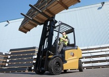 Frontstapler Elektro Caterpillar EP40N