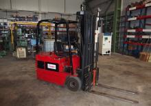 Frontstapler Elektro Caterpillar F 25