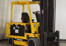 Frontstapler Elektro Caterpillar M 100 D SA