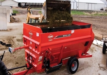 Futtermischwagen Kuhn Knight 4136