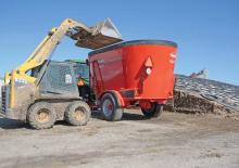 Futtermischwagen Kuhn VT 244