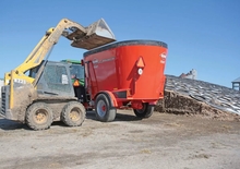 Futtermischwagen Kuhn VT 244