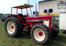 Hinterrad-Traktoren International Harvester 1046