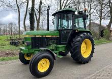 Hinterrad-Traktoren John Deere 2250