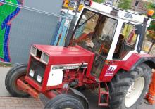Hinterrad-Traktoren International Harvester 745