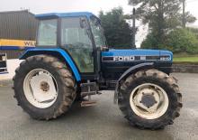 Hinterrad-Traktoren Ford-NH 8240