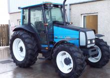 Hinterrad-Traktoren Valtra 900-2