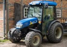 Kommunale Mehrzweckfahrzeuge Diesel New Holland T 3030 (302)