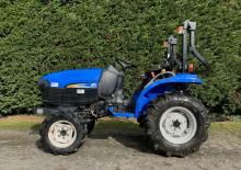 Kommunale Mehrzweckfahrzeuge Diesel New Holland TC 24 D