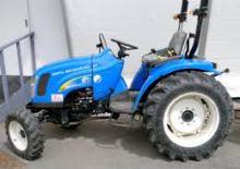 Kommunale Mehrzweckfahrzeuge Diesel New Holland TC 31 DA