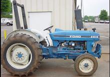 Kommunale Schlepper Ford-NH 2810