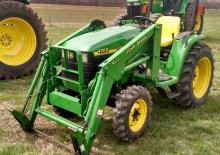 Kommunale Schlepper John Deere 4200 HST