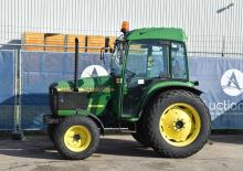 Kommunale Schlepper John Deere 4600