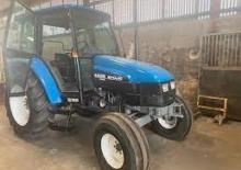Kommunale Schlepper New Holland 4835
