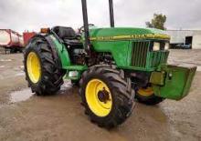 Kommunale Schlepper John Deere 5400N