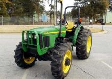 Kommunale Schlepper John Deere 5420