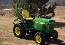 Kommunale Schlepper John Deere 755
