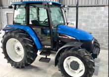 Kommunale Schlepper New Holland 7635