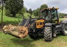 Kommunale Schlepper JCB Fastrac 2115
