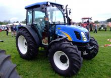 Kommunale Schlepper New Holland TN 70 DA