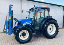 Kommunale Schlepper New Holland TN 70 F