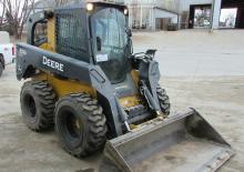 Kompaktlader John Deere Construction 332D