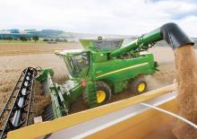 Mähdrescher John Deere T 670 i HM