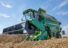 Mähdrescher John Deere W330 PTC