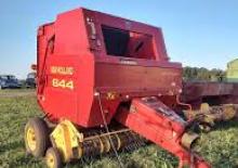 Rundballenpressen Ford-NH 644