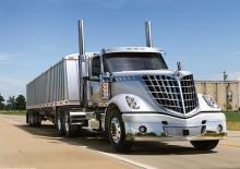Sattelzugmaschinen/SZM International LoneStar 132 Low Roof Sleeper Cummins X15