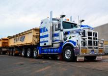 Sattelzugmaschinen/SZM Kenworth T909 36” Mid roof X15 8x4