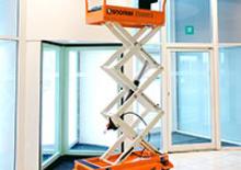Scherenbühnen auf Rädern Snorkel S3010E