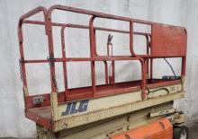 Scherenbühnen auf Rädern JLG CM 2033