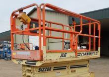 Scherenbühnen auf Rädern JLG CM 2546