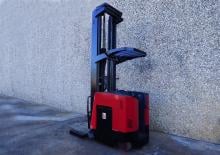 Schmalgang-Gabelstapler VNA RAYMOND 740R45TT