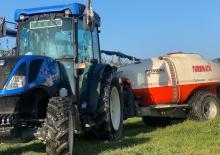 Selbstfahrende Feldspritzen New Holland Defender 3000