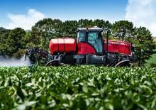 Selbstfahrende Feldspritzen Massey Ferguson MF 8225