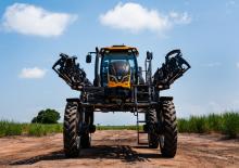 Selbstfahrende Feldspritzen Valtra R530