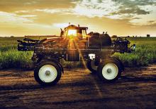 Selbstfahrende Feldspritzen Valtra R535