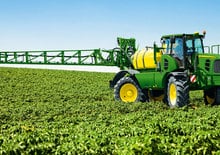 Selbstfahrende Feldspritzen John Deere 5430i