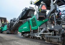 Straßenfertiger auf Ketten Vögele Super 2000-3i