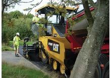 Straßenfertiger auf Rädern Caterpillar AP600F