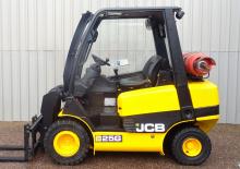 Teleskopen starr JCB TLT25G  