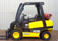 Teleskopen starr JCB TLT25G  